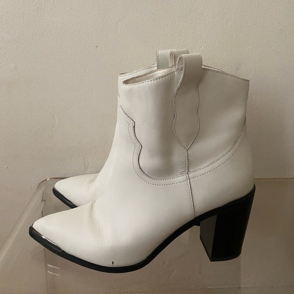 Steve Madden Zora White Leather Pointed Toe Ankle Boots Cowboy Western - Picture 5 of 10